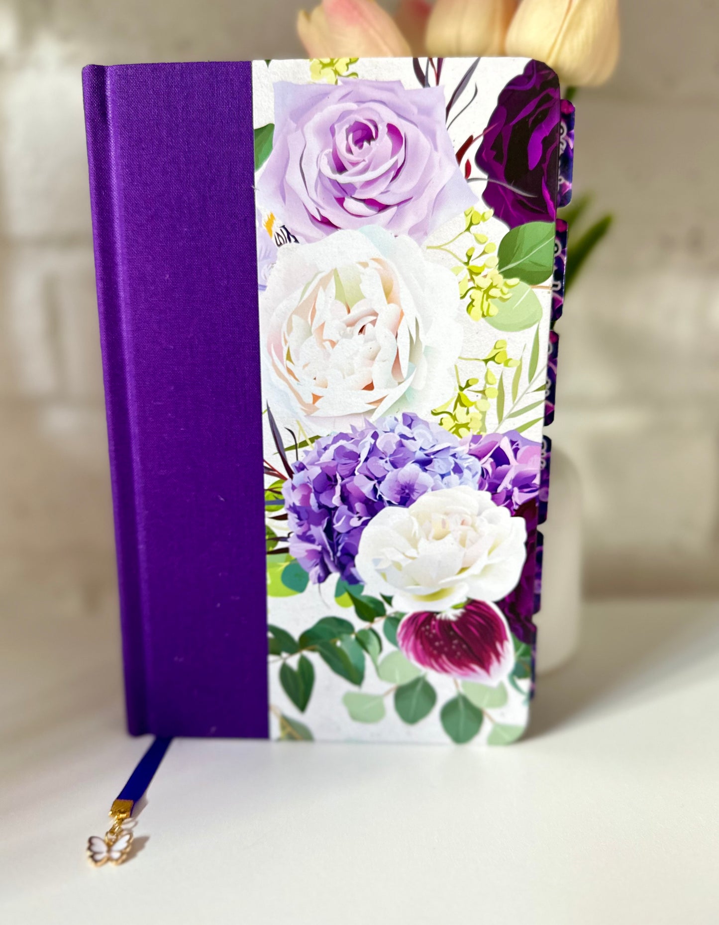 Biblia con Imágenes de la Tierra Santa RV1960, tapa dura tela morado floral